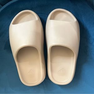 Authentic Yeezy ye adidas Kanye bone slides 35 / 5  great condition! Unisex